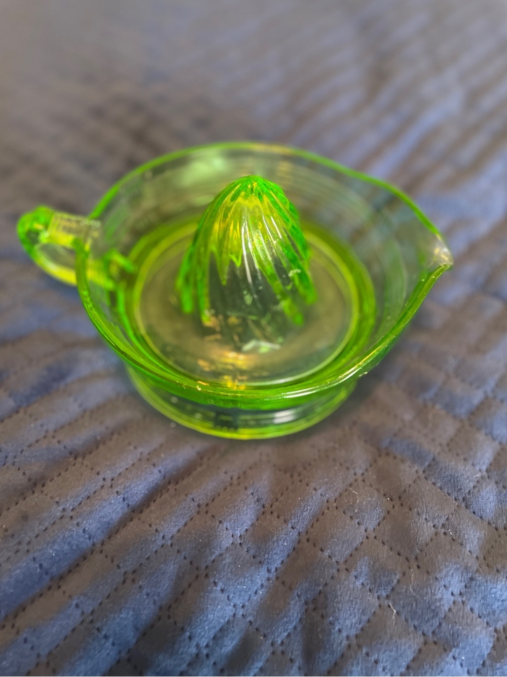 1930 ‘s Depression Glass Uranium Green 
Glass Juicer